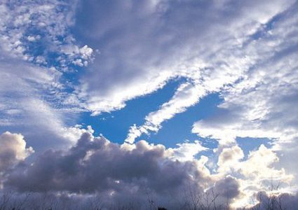 حالة الطقس: أجواء غائمة نهارا باردة ليلاً