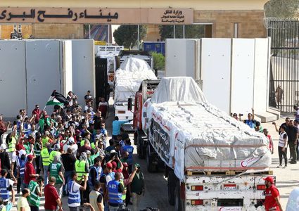 دخول 160 شاحنة مساعدات لقطاع غزة