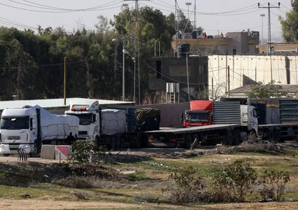 الهلال الأحمر يرسل 50 شاحنة مساعدات إلى شمال قطاع غزة