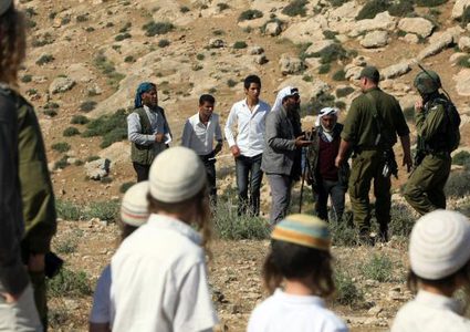 مستوطنون يزيلون ثلاث خيام في العوجا ويسرقون محتوياتها