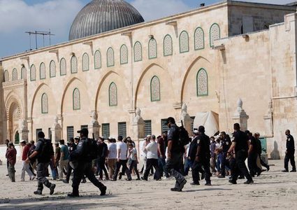 عشرات المسوطنين يقتحمون المسجد الأقصى