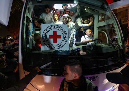 إسرائيل تنتظر رد حـماس لتمديد الهدنة يوما إضافيا مقابل إطلاق 10 محتجزين