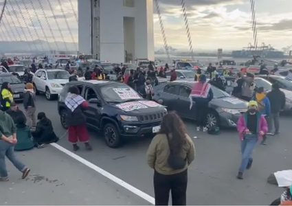 متظاهرون يغلقون جسر منهاتن في نيويورك رفضا للعدوان على غزة