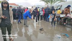 بالصور: أوضاع مأساوية يعيشها المواطنون في خيام النازحين في ظل المنخفض الجوي