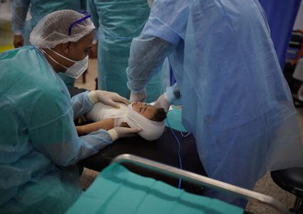 جراح فلسطيني يقول إن 45% من المصابين بحروق في مستشفى الشفاء كانوا أطفالاً