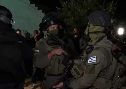 شرطة الاحتلال تقتحم منازل عائلات معتقلين مقدسيين