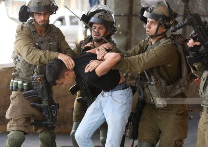 الاحتلال يعتقل 11 مواطنا من بيت فوريك شرق نابلس