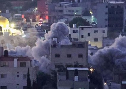 الاحتلال يفجر منزل الشهيد داود درس في مخيم دير عمار غرب رام الله