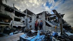 بالصور: عائلات تعيش فوق أنقاض منازلها في المناطق الشرقية لخانيونس