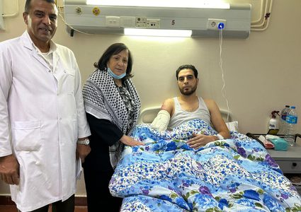 بالصور: وزيرة الصحة تتفقد الأطفال الجرحى من غزة في مستشفى العريش