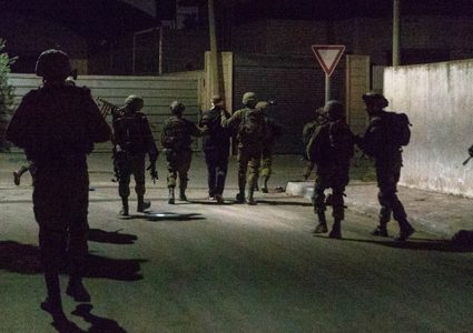 الاحتلال يعتقل مواطنا وزوجته من الجفتلك