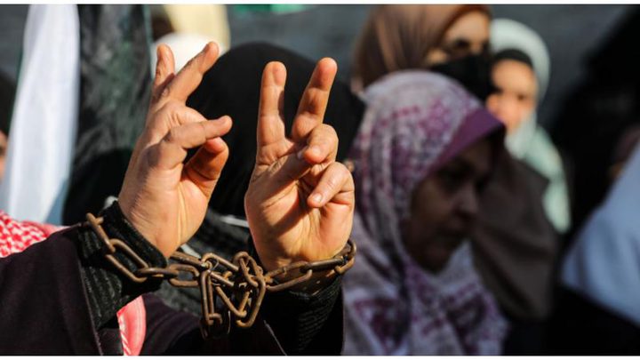 نادي الأسير: 60 فلسطينية ما زلن بسجون الاحتلال
