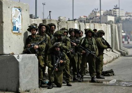 الاحتلال ينصب حاجزين عند مدخل حزما شمال شرق القدس