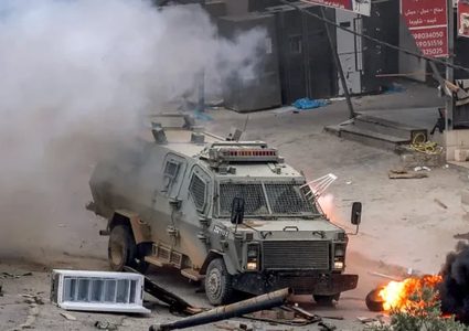 الاحتلال يقتحم جنين ومخيمها ويقصف منازل ويصيب ويعتقل عددا من المواطنين