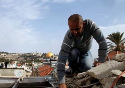 الاحتلال يجبر مقدسيا على هدم منزله