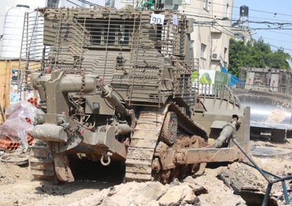 الاحتلال يُواصل اقتحام جنين ومخيمها وسط تدمير للبنية التحتية وممتلكات المواطنين