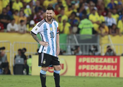 ميسي يرفض المشاركة في برنامج تلفزيوني بسبب تواجد أسطورة ليفربول