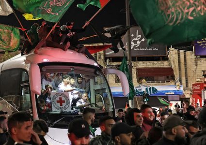 الاحتلال يفرج عن 30 معتقلا بينهم 15 إمرأة و15 طفلا