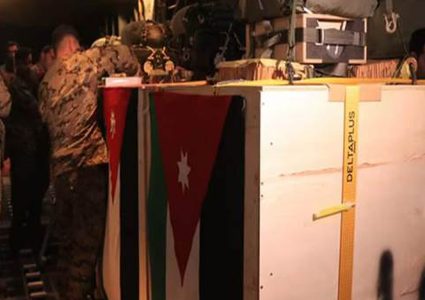 طائرة اردنية تنزل مساعدات للمستشفى الميداني بغزة