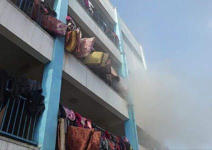 الاحتلال يستهدف مدرسة تابعة للأونروا تأوي نازحين في مخيم جباليا