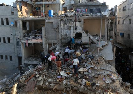 مجزرة جديدة: أكثر من 100 شهيد جراء قصف الاحتلال بناية سكنية في مخيم جباليا