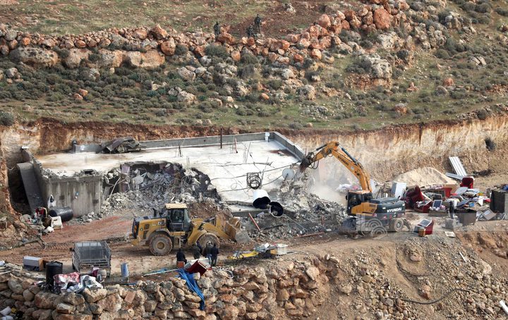 مستوطنون يجرفون أراض في بيت دجن شرق نابلس