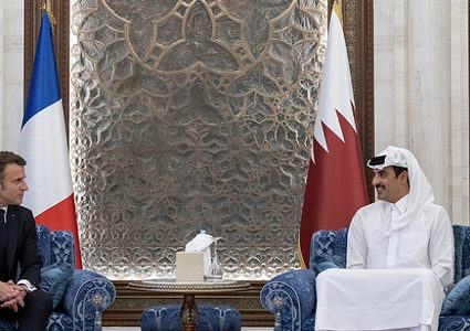 أمير قطر وماكرون يبحثان عودة التهدئة ووقف دائم للحرب على غزة