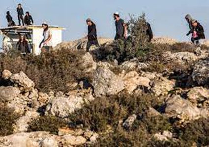 مستوطنون يقتحمون مساكن المواطنين غرب أريحا