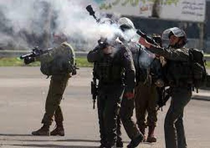 11 إصابة برصاص الاحتلال بينهم 4 خطيرة خلال مواجهات في مخيم قلنديا وكفر عقب