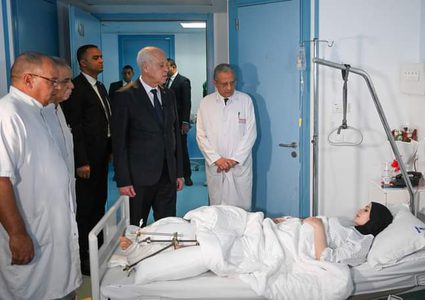 أول دفعة من جرحى العدوان الإسرائيلي على غزة تصل إلى تونس