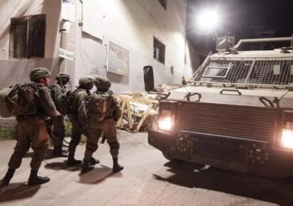 الاحتلال يقتحم جنين.. 50 مركبة عسكرية و4 جرافات ومحاصرة المشافي والمخيم