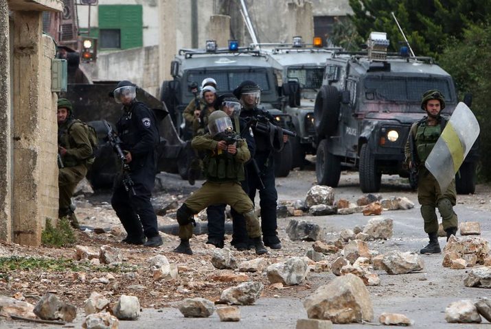 بيت لحم: اصابة 4 مواطنين برصاص الاحتلال في الدهيشة واعتقال 12 آخرين