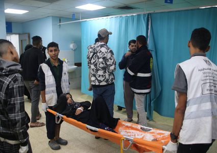 نقل إصابات جراء قصف الاحتلال مدرسة للاجئين في خانيونس