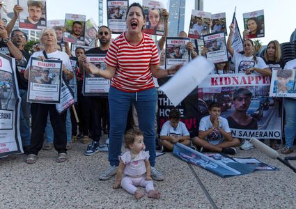 المحتجزون وعائلاتهم هاجموا نتنياهو واتهموه بتعمد قصفهم