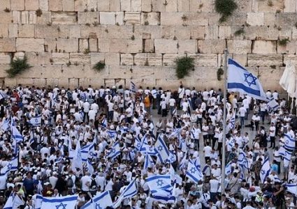 شرطة الاحتلال تصادق على مسيرة تهويدية في القدس الخميس