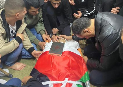 جماهير غفيرة تشيع جثمان الشهيد الطفل عمر أبو بكر في يعبد