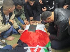 جماهير غفيرة تشيع جثمان الشهيد الطفل عمر أبو بكر في يعبد