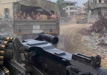 جيش الاحتلال يعتقل عشرات المدنيين العزل في غزة