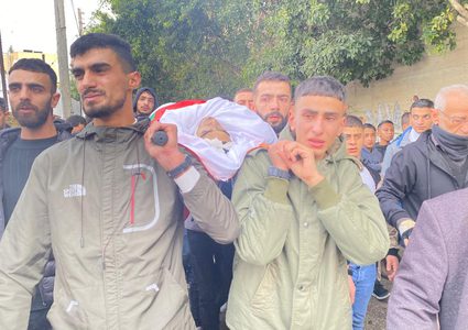 جنين: جماهير غفيرة تشيع جثمان الشهيد الطفل عمر أبو بكر في يعبد