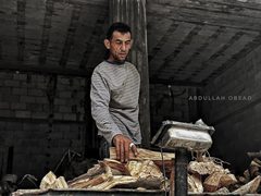 المواطنون في قطاع غزة يعتمدون على الحطب والأخشاب بسبب عدم توفر الغاز والوقود