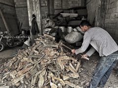 المواطنون في قطاع غزة يعتمدون على الحطب والأخشاب بسبب عدم توفر الغاز والوقود