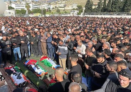 جماهير غفيرة تشيع جثامين الشهداء الستة في مخيم الفارعة