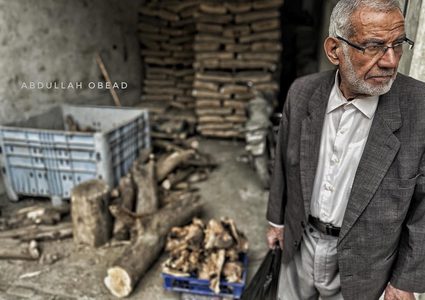 المواطنون في قطاع غزة يعتمدون على الحطب والأخشاب بسبب عدم توفر الغاز والوقود