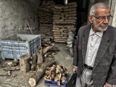 المواطنون في قطاع غزة يعتمدون على الحطب والأخشاب بسبب عدم توفر الغاز والوقود