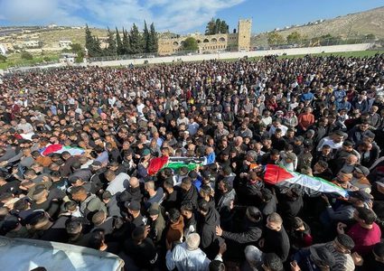 جماهير غفيرة تشيع جثامين الشهداء الستة في مخيم الفارعة