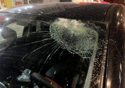 مستوطنون يهاجمون مركبات المواطنين جنوب نابلس