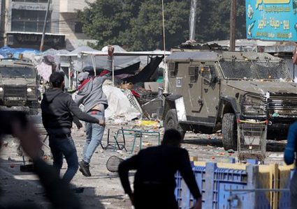 قوات الاحتلال تقتحم مدينة نابلس فجر اليوم