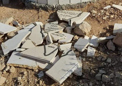 الإحتلال يعتقل شابا ويحطم صرح شهيد في بيت لحم