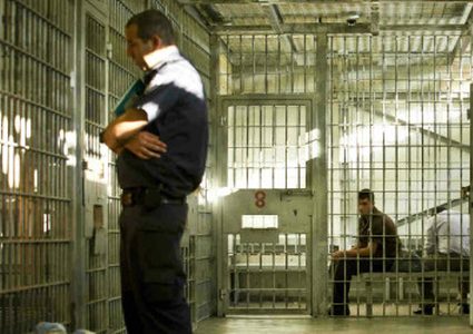 هيئة الأسرى: جرائم طبية بحق الأسرى المصابين في عيادة "سجن الرملة"