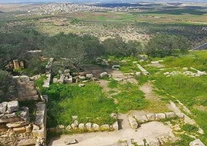 الاحتلال يخطر بالاستيلاء على "دير قلعة" الأثرية في دير بلوط